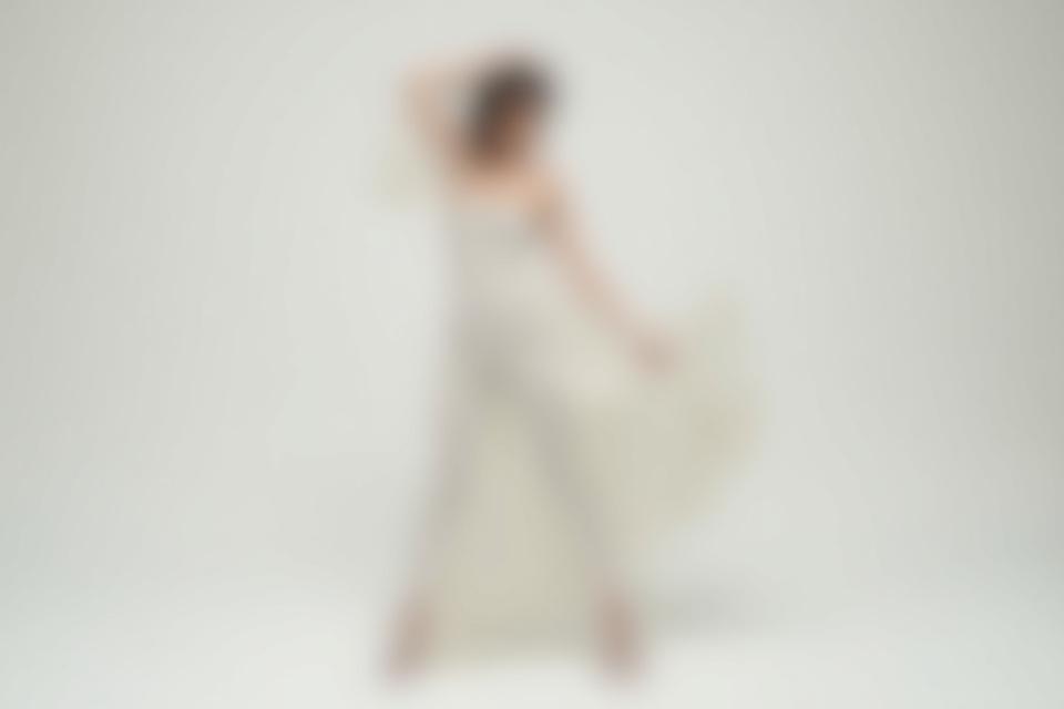 Fotografía de estudio de moda con modelo